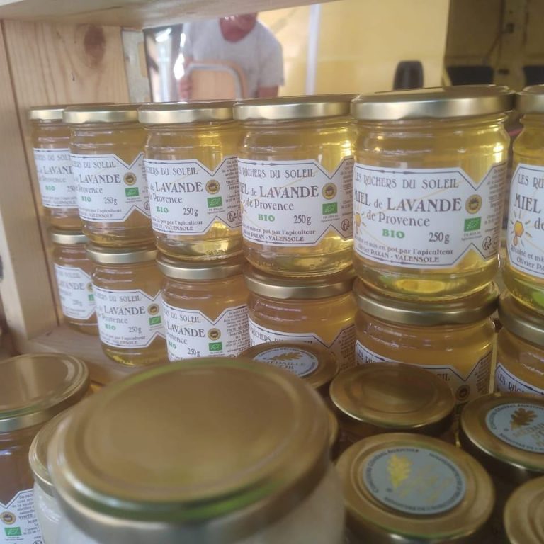 Valensole et la tradition apicole : un terroir d’exception pour le miel